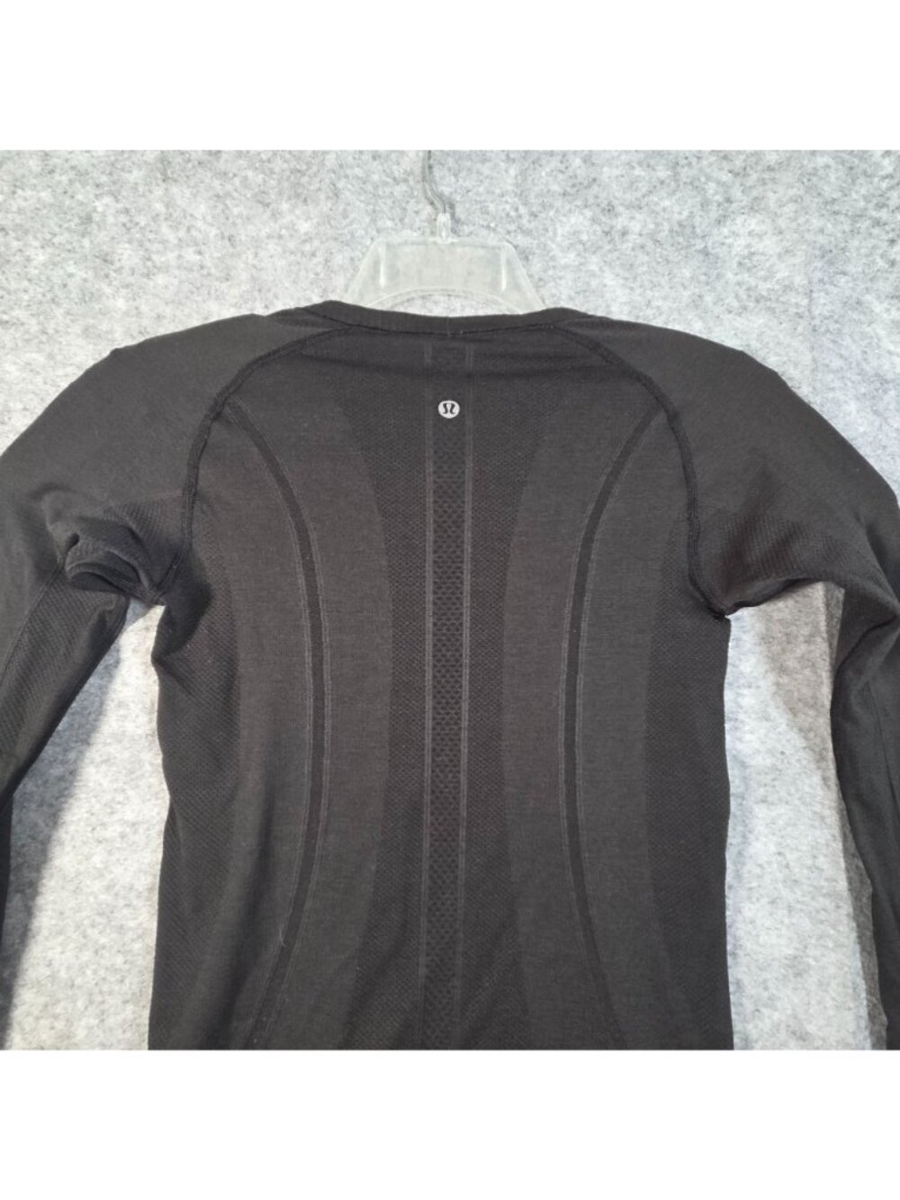 Lululemon Black Seamless Long Sleeve Compression Top Thumbholes Athletic Activew - Picture 8 of 10